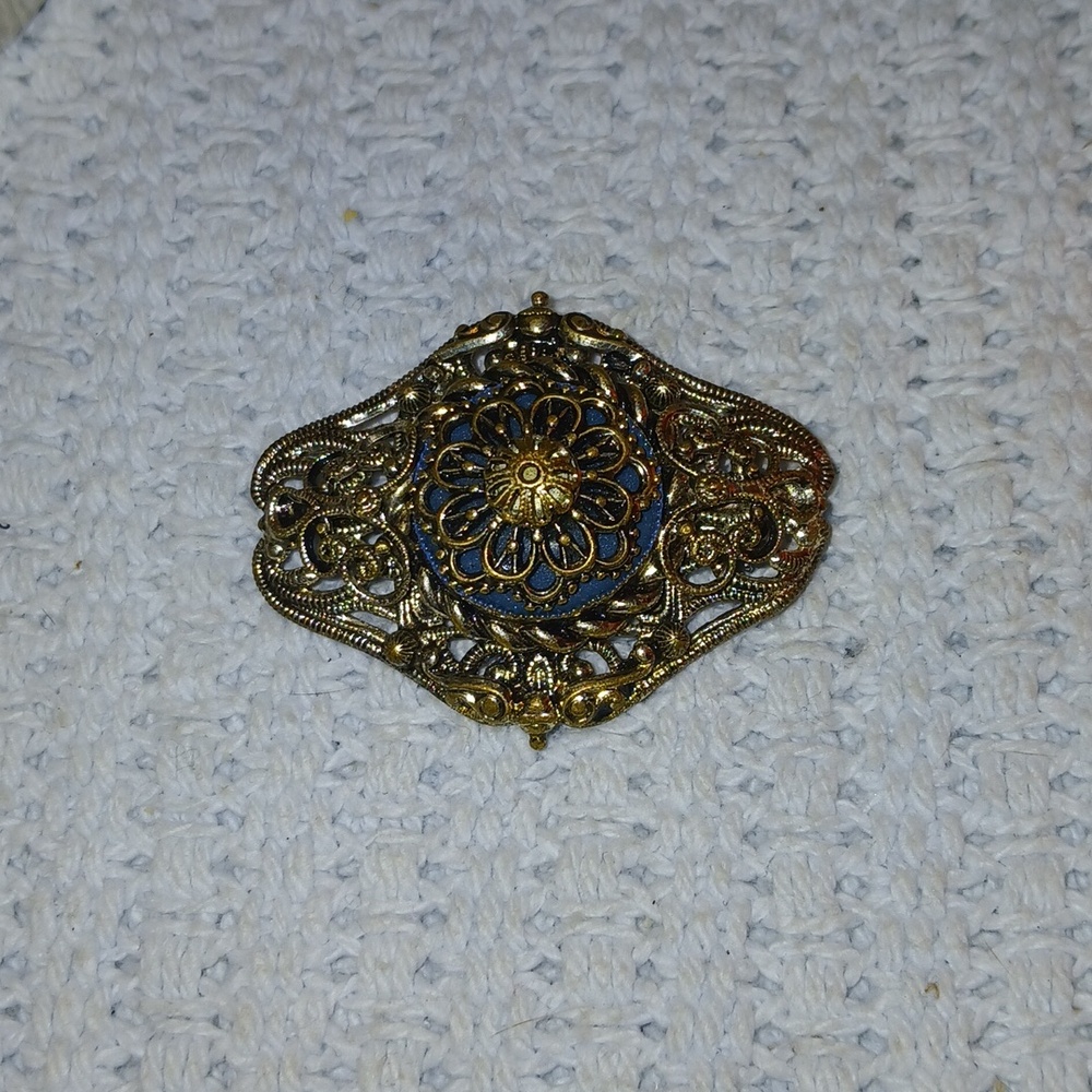 Beautiful Gold-Tone Filigree Statement Brooch(read Description)